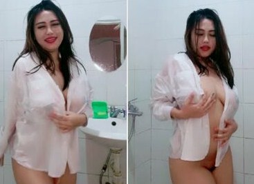 Ngintip Jembut Memek Miya Di Kamar Mandi